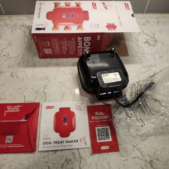 DASH Gourmet Homemade Vegan Dog Treat Bone Maker Brand New in Box - Picture 10 of 11